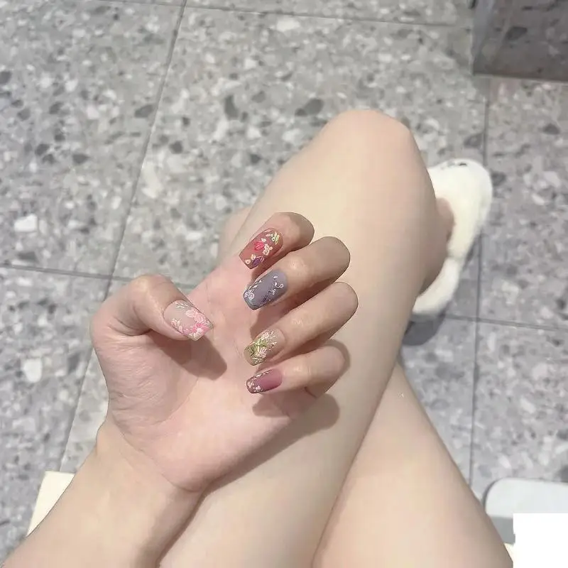 Free Tool Kit 3D Flower Pattern Nail 3D Relief Matte Texture Nail Short Square Shape Nail Matte-Finish Press-On Nails