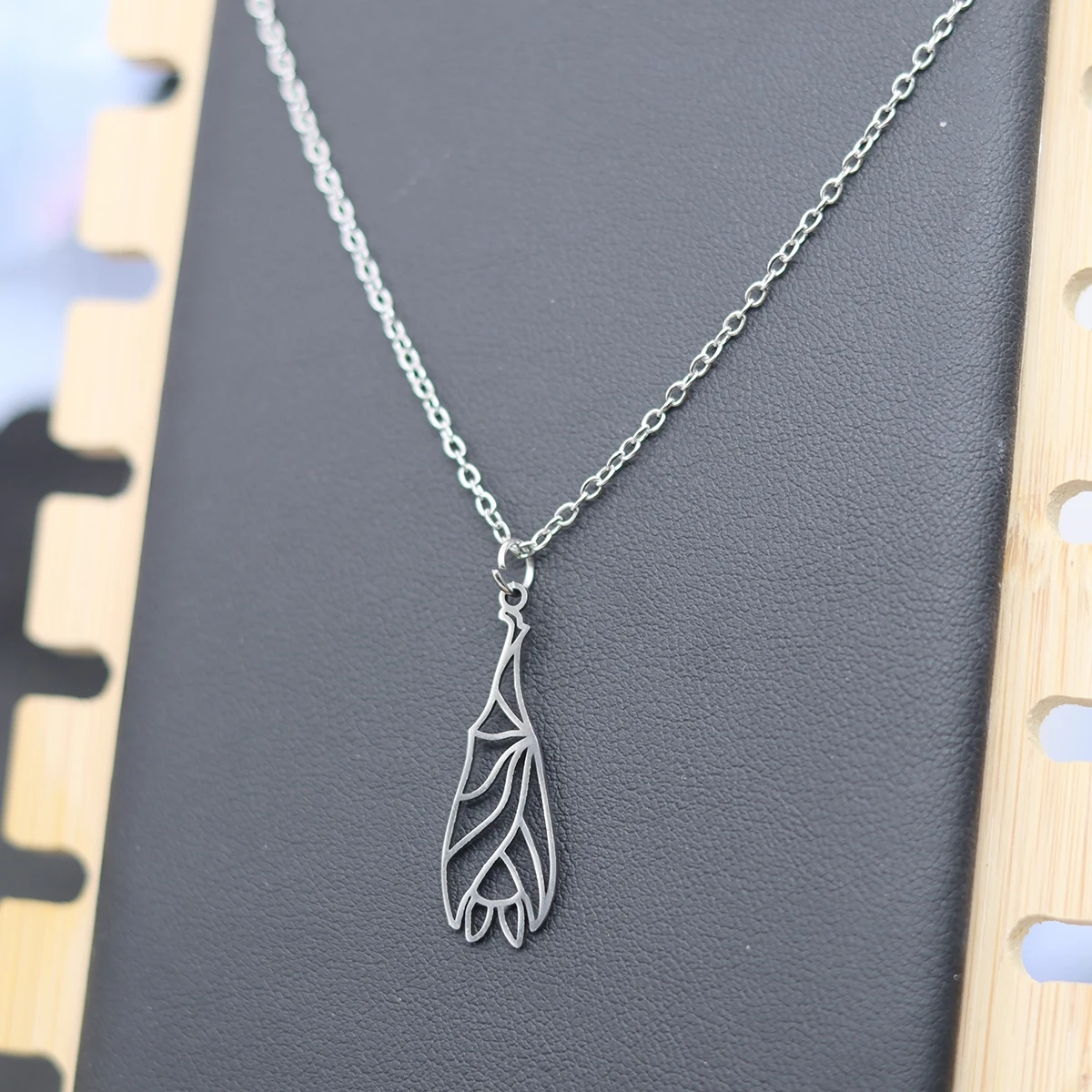 Cxwind رأسا على عقب الخفافيش الفن خط سلسلة سحر قلادة للنساء الرجال الفولاذ المقاوم للصدأ هندسية قلادة المختنق هدية حفلة الهالوين