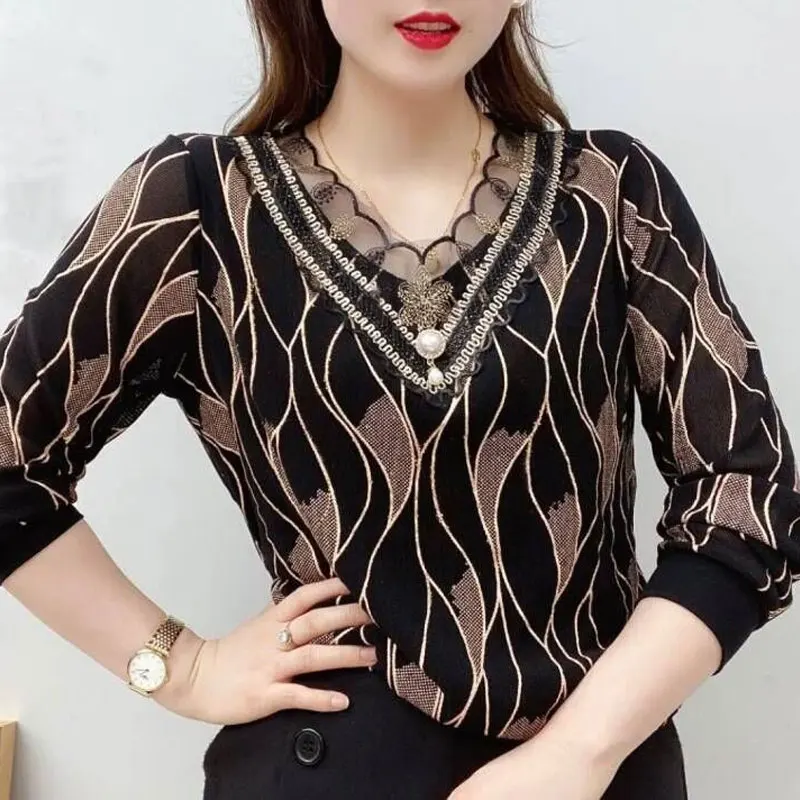 Office Lady Fashion Wave Printed Leaf T-shirt Lace Spliced Embroidery Chic Pearl Three-dimensional Decoration V-Neck Pullovers