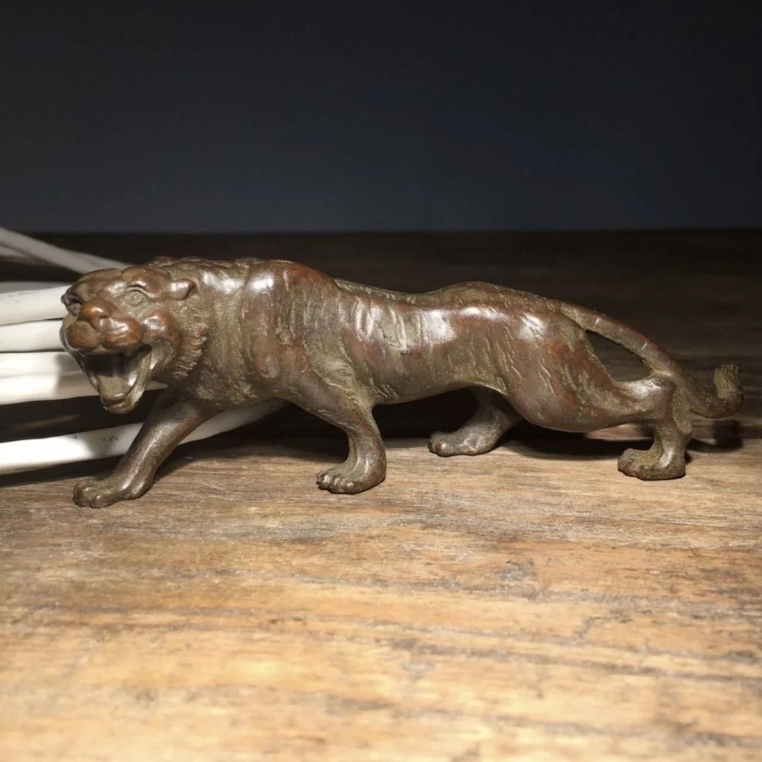 

Crafts Bronze Twelve Zodiac Tiger Tea Pet Tea Playing Handle