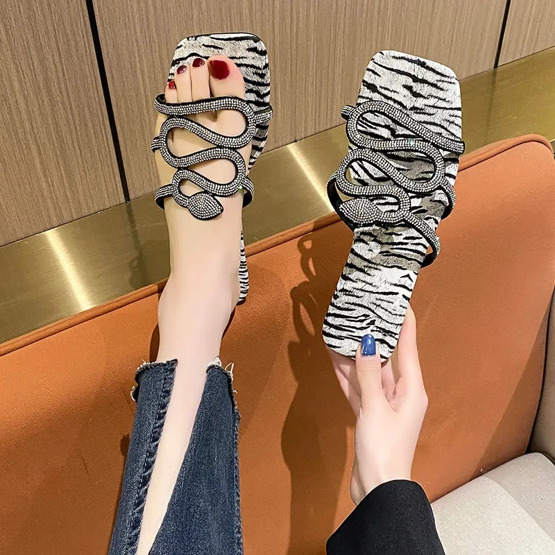 

2025 New Open Toe Women's Slippers Fashion Crystal Outdoor Daily Best Seller Summer Plus Size Flat Flip Flops Women