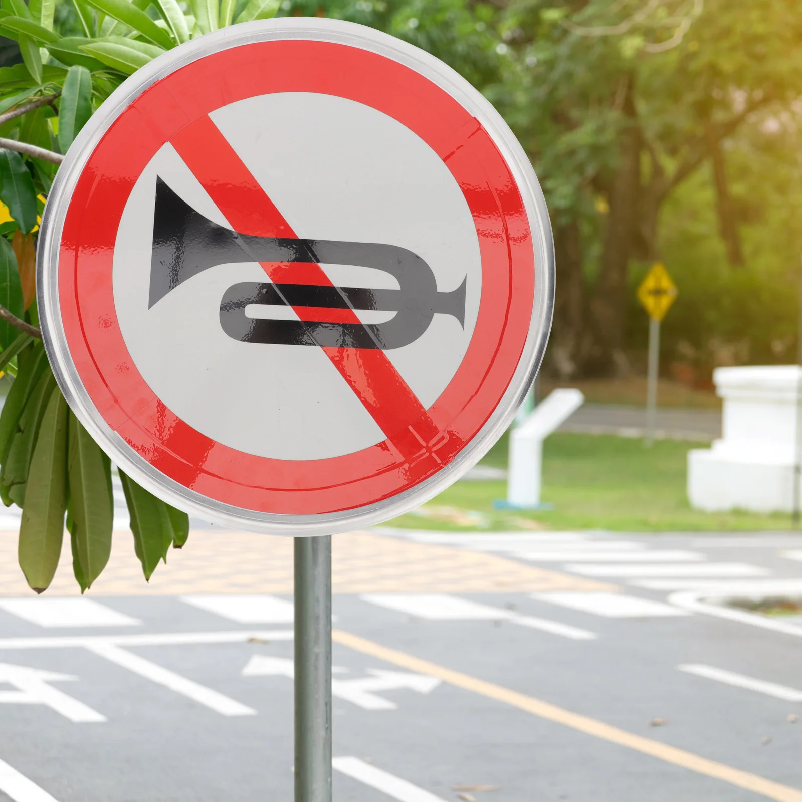 

No Horn Sign Aluminum Traffic Safety Signage Yard Decor Warning Symbol Public Places Easy Clean Long Use