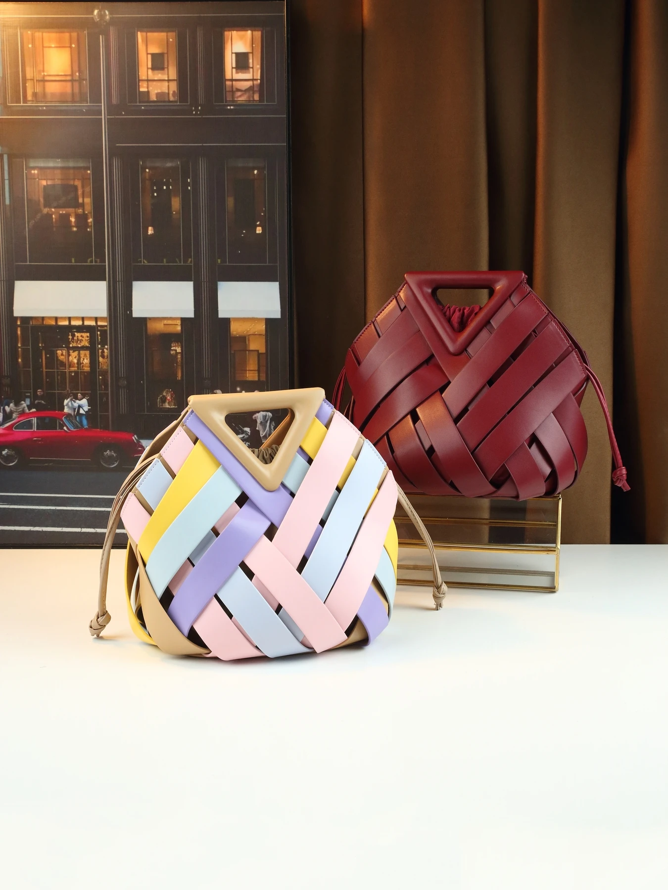 

Dopamine color inverted triangular woven mother and child bag hollow small bucket bag personalized women's bag