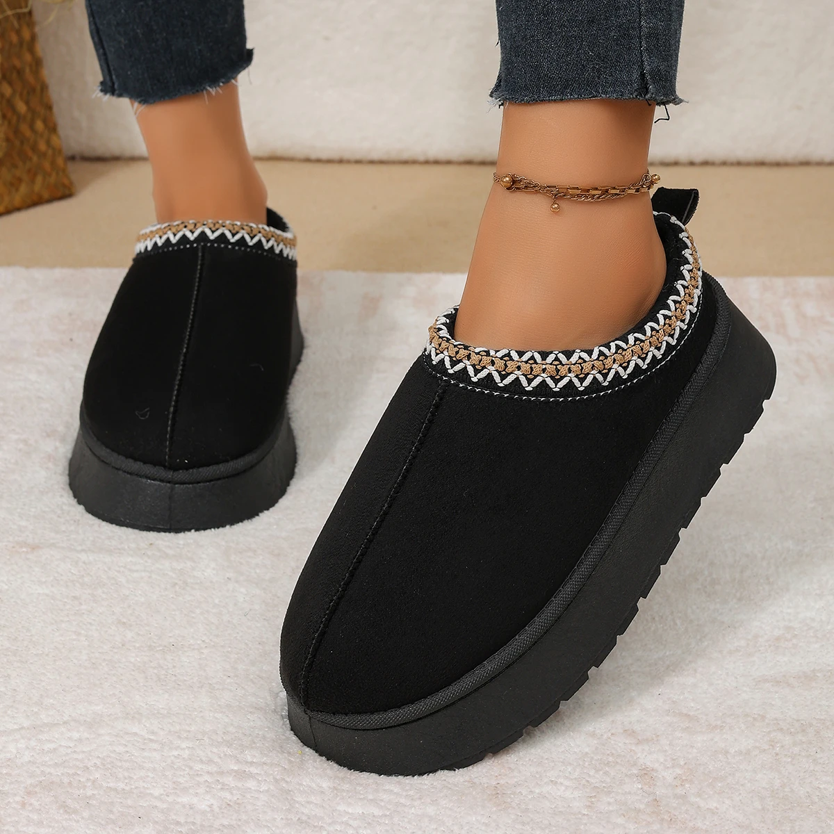 Autumn and Winter Solid Color Women's Short Boots, Warm Snow Boots, Large Size Fashionable Retro Style Women's Cotton Shoes