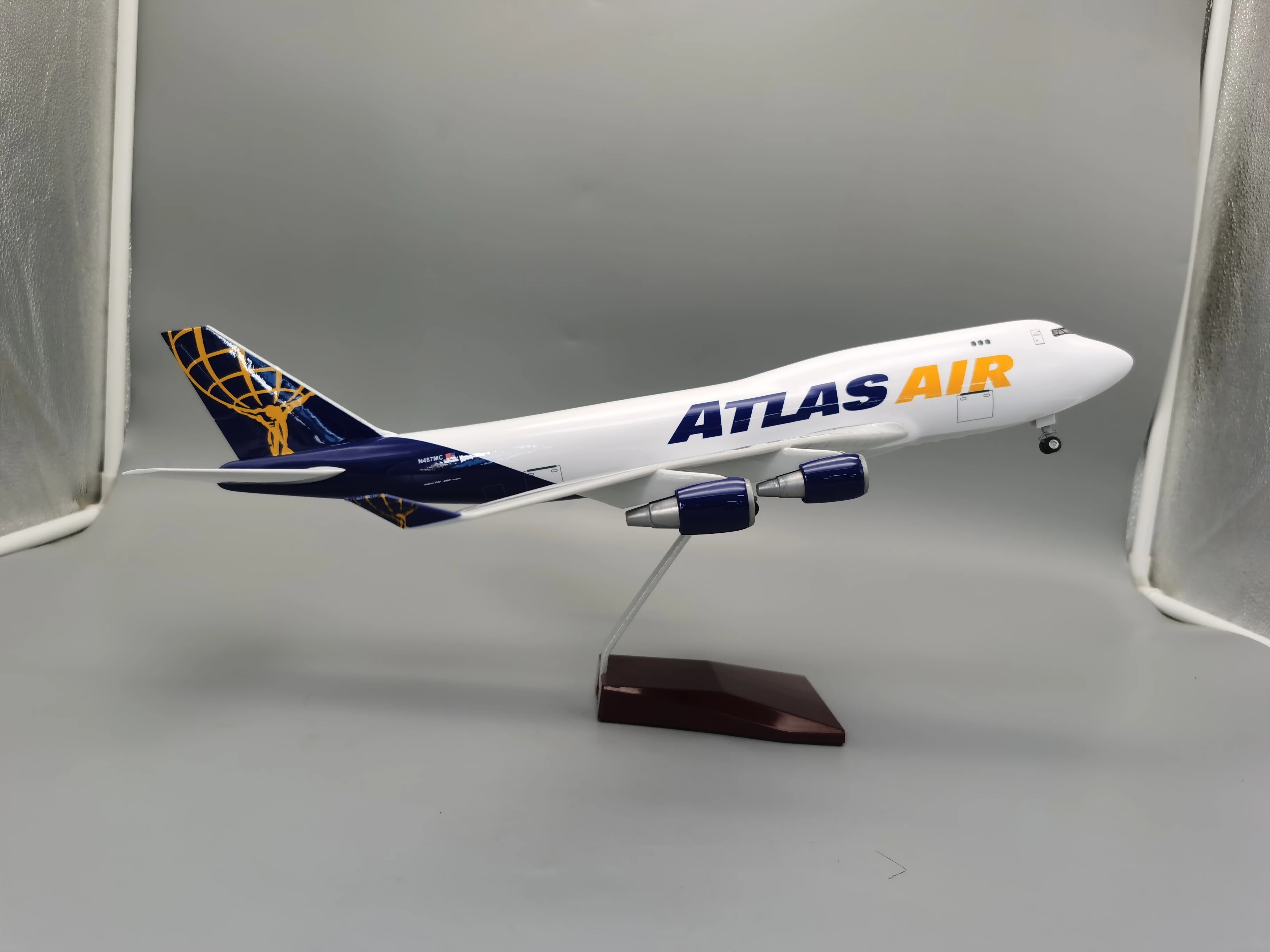 B747 747 Atlas Air Aircraft Model 1:150 Scale 47cm Model Planes Resin Die-Cast Model Airplanes Display Ornament with Wheel