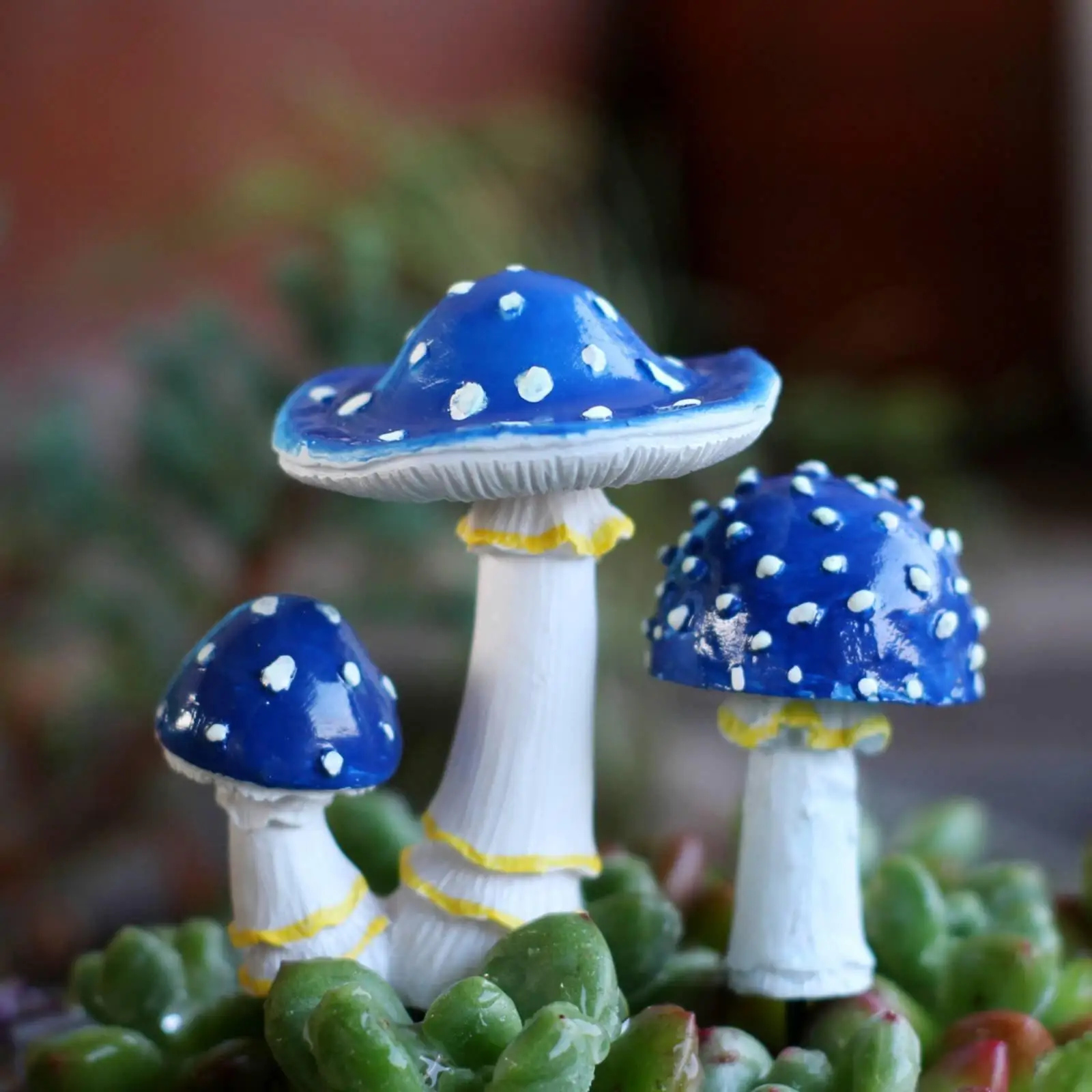 2 Pieces Glow in Dark Toadstool Ornament Assorted Colors for Patio