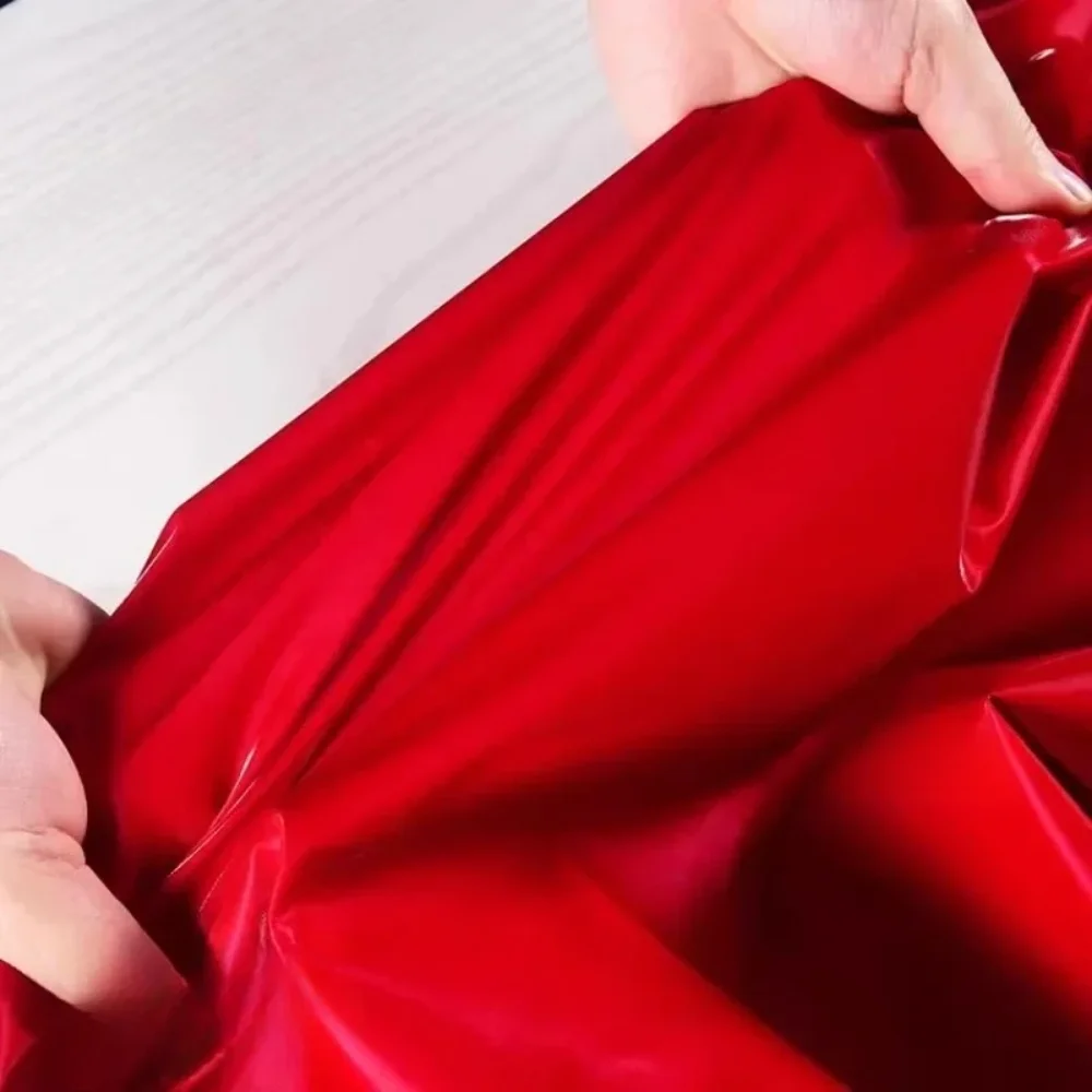

Красная мерцающая ткань из искусственной кожи с эффектом текучего песка для пуховиков, водонепроницаемая одежда, ткань на метры, материал для шитья своими руками