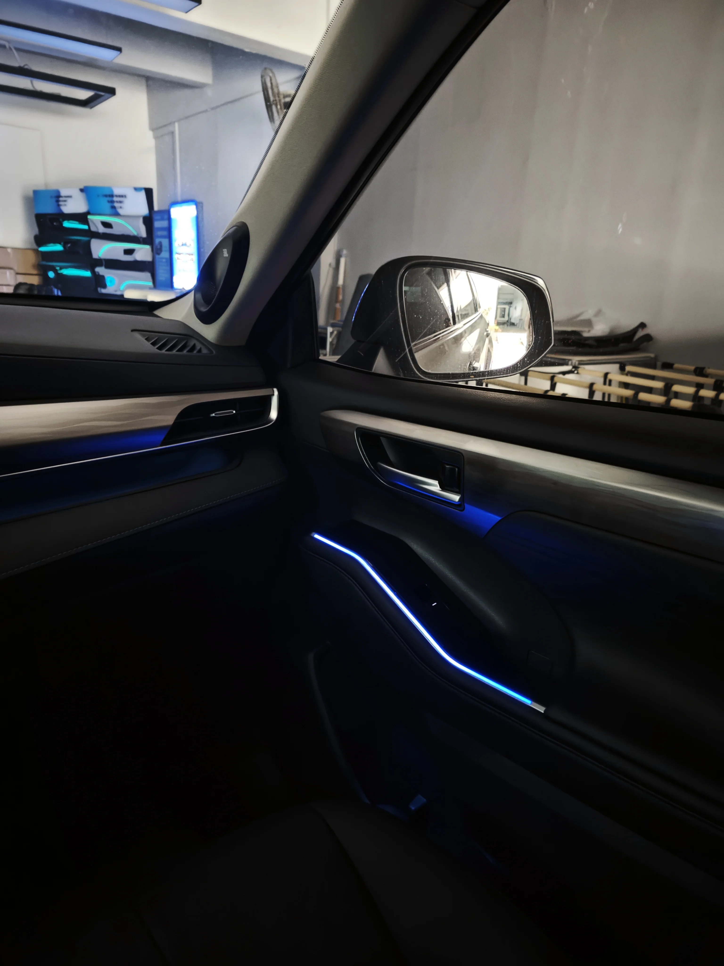 For Toyota Highlander XU70 2020-2025 Door light Dynamic rhythm atmosphere light upgrade ice blue LED ambient light set of 4pcs