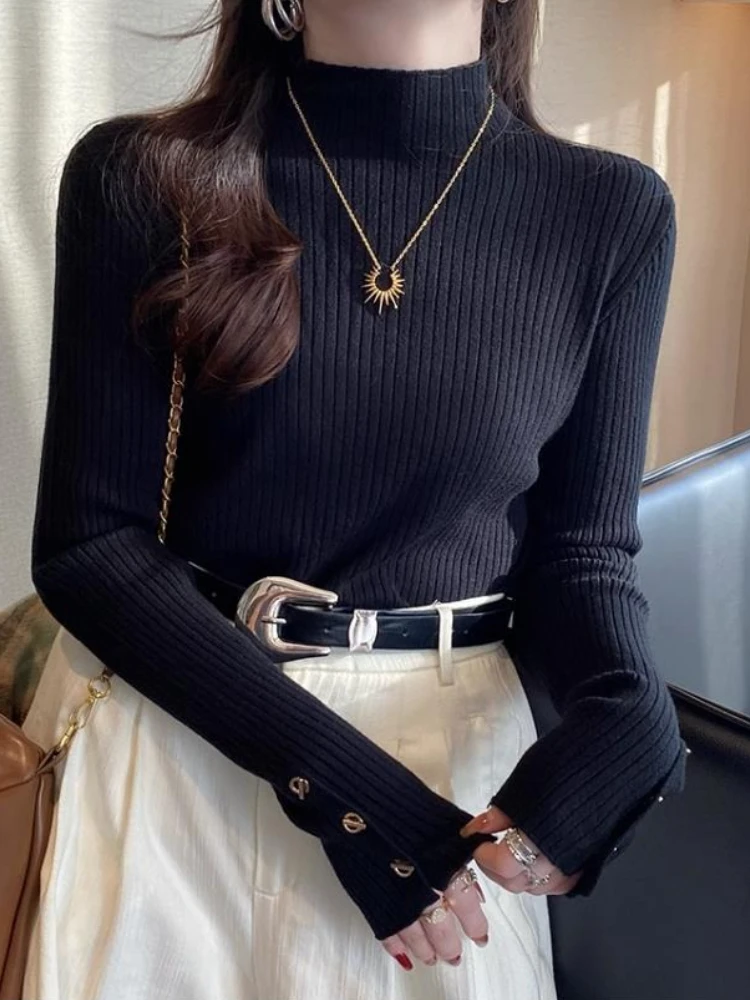 بلوفرات نسائية لخريف وشتاء 2025 سترات ضيقة محبوكة بأزرار صلبة وأكمام طويلة نصف ياقة عالية سترة نسائية غير رسمية