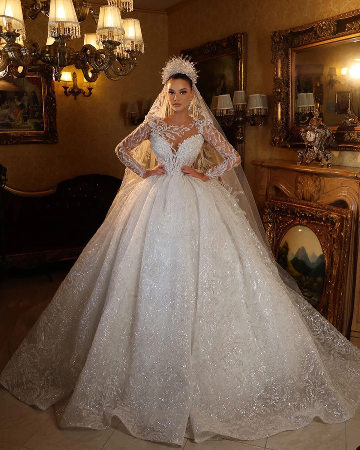 Glamorous Ball Gown Wedding Dress Jewel Shining Sequins Designer Long Sleeves High Waist Court Gown Custom Made Robe De Mariée