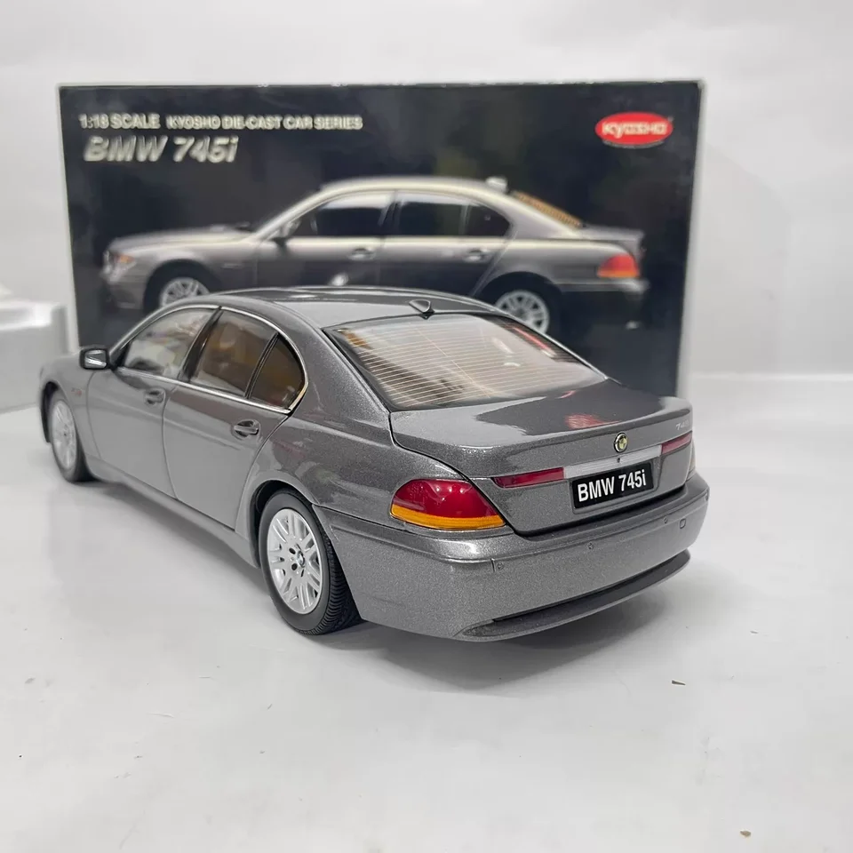 Kyosho Die-cast 1:18 Scale BMW 745i E65 Sedan Simulated Static