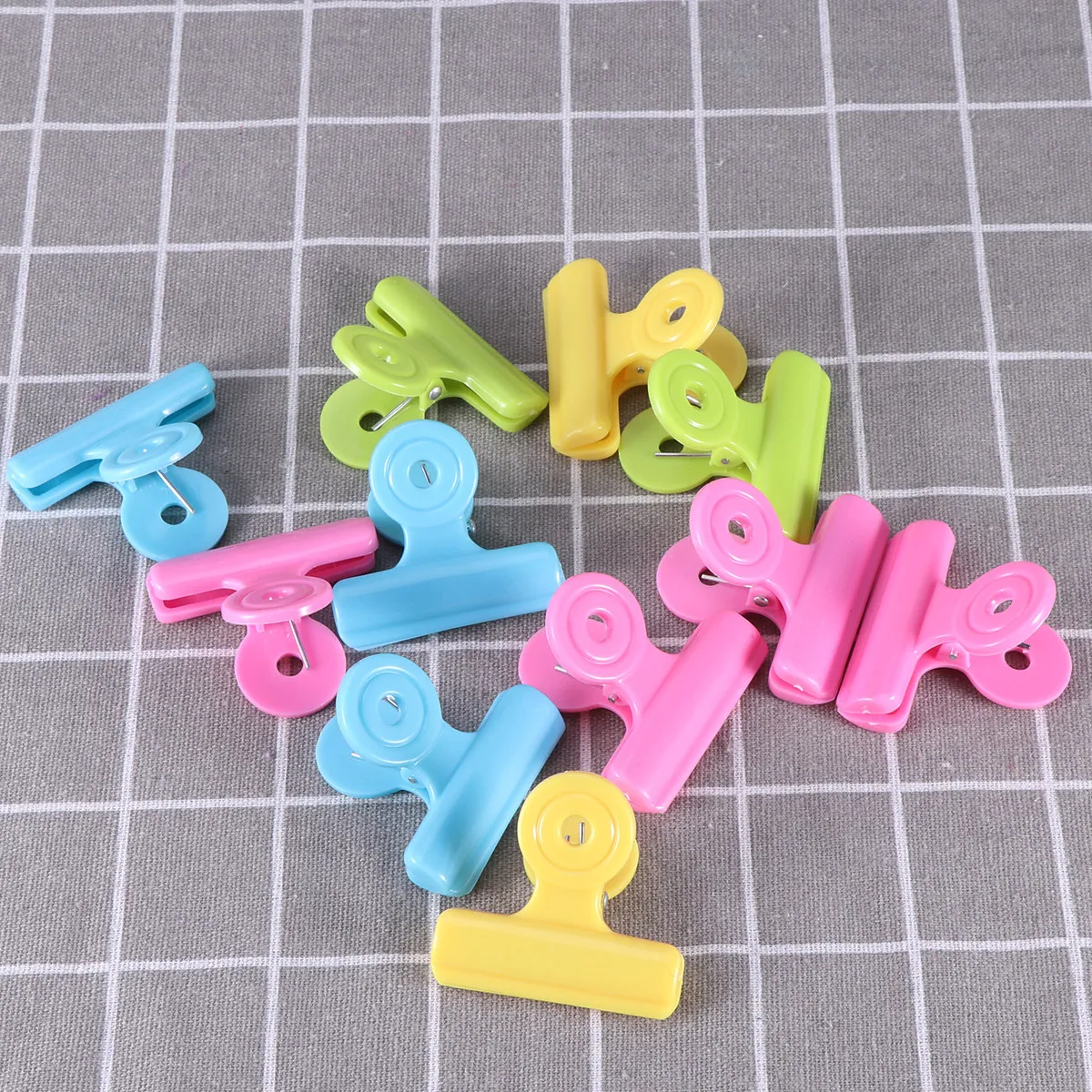 

Набор из 16 пластиковых зажимов для пакетов, клипсы для герметизации продуктов, держатели для файлов и билетов, органайзер для студенческих работ, для кухни, офиса, школы, дома, случайный цвет