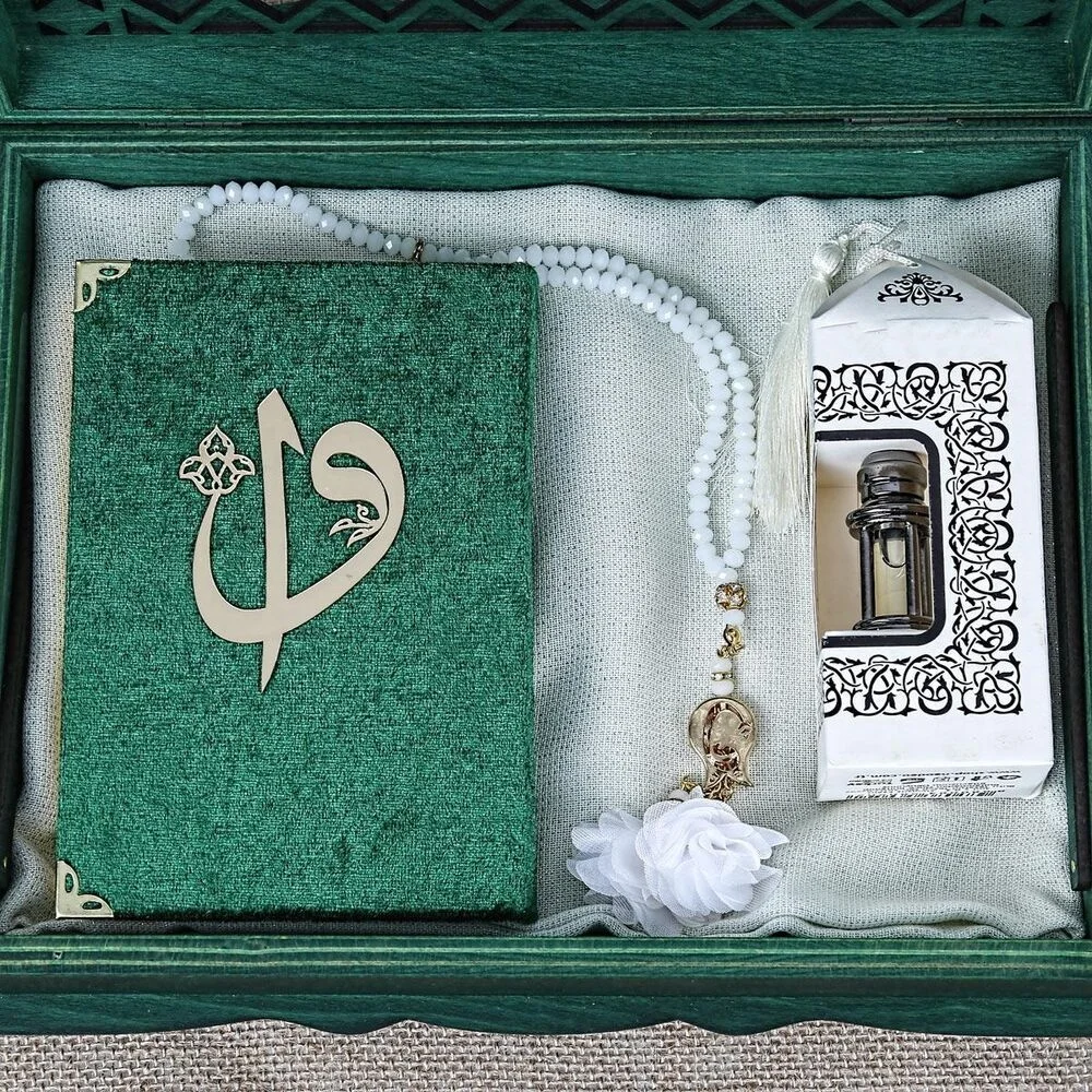 Luxury Muslim Gift Set Women Shawl Velvet Covered Holy Quran Tasseled Pearl Rosary Personalized Wooden Box Bookcase Wholesale