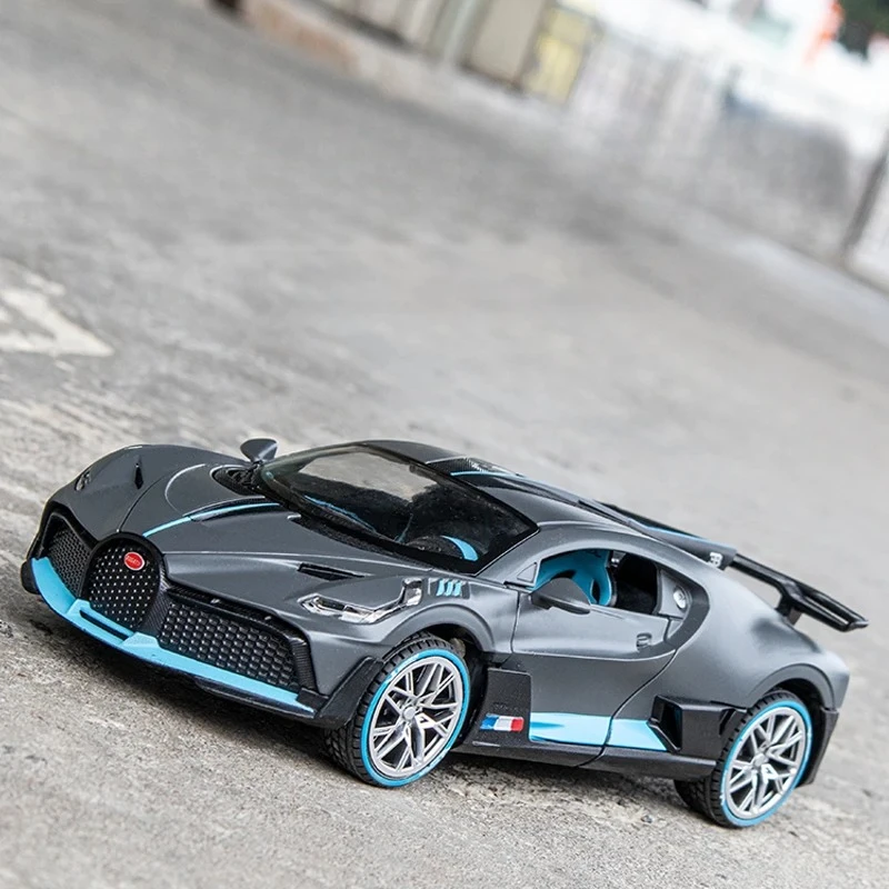 1:24 DIVO 合金スポーツカーモデル ダイキャストシミュレーションメタルおもちゃ車両 車モデル サウンドライト キッズギフト ダイキャスト