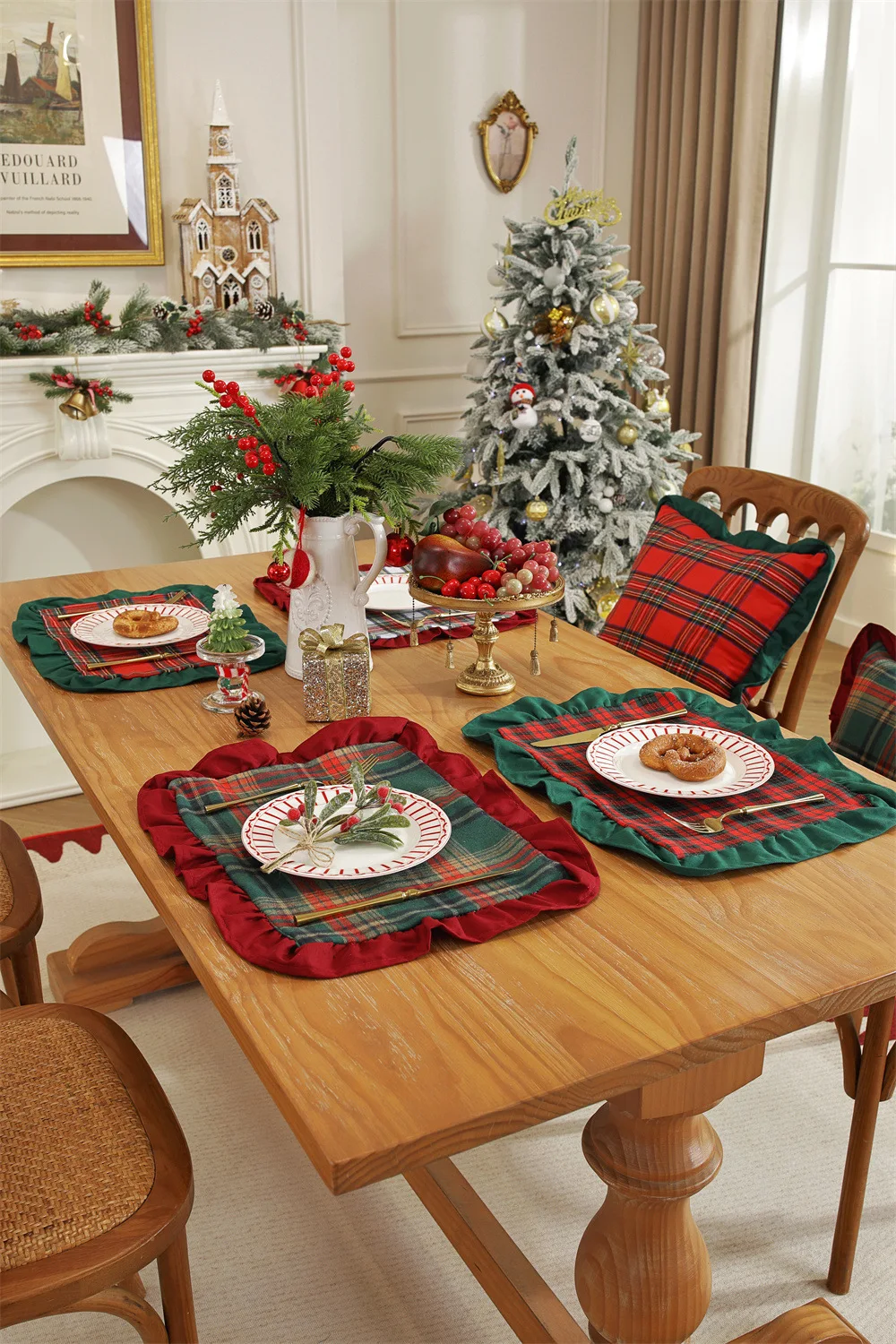Set of 4/8/12 Christmas Plaid Placemats with Contrasting Ruffled Edges – Perfect for Christmas and Winter Parties