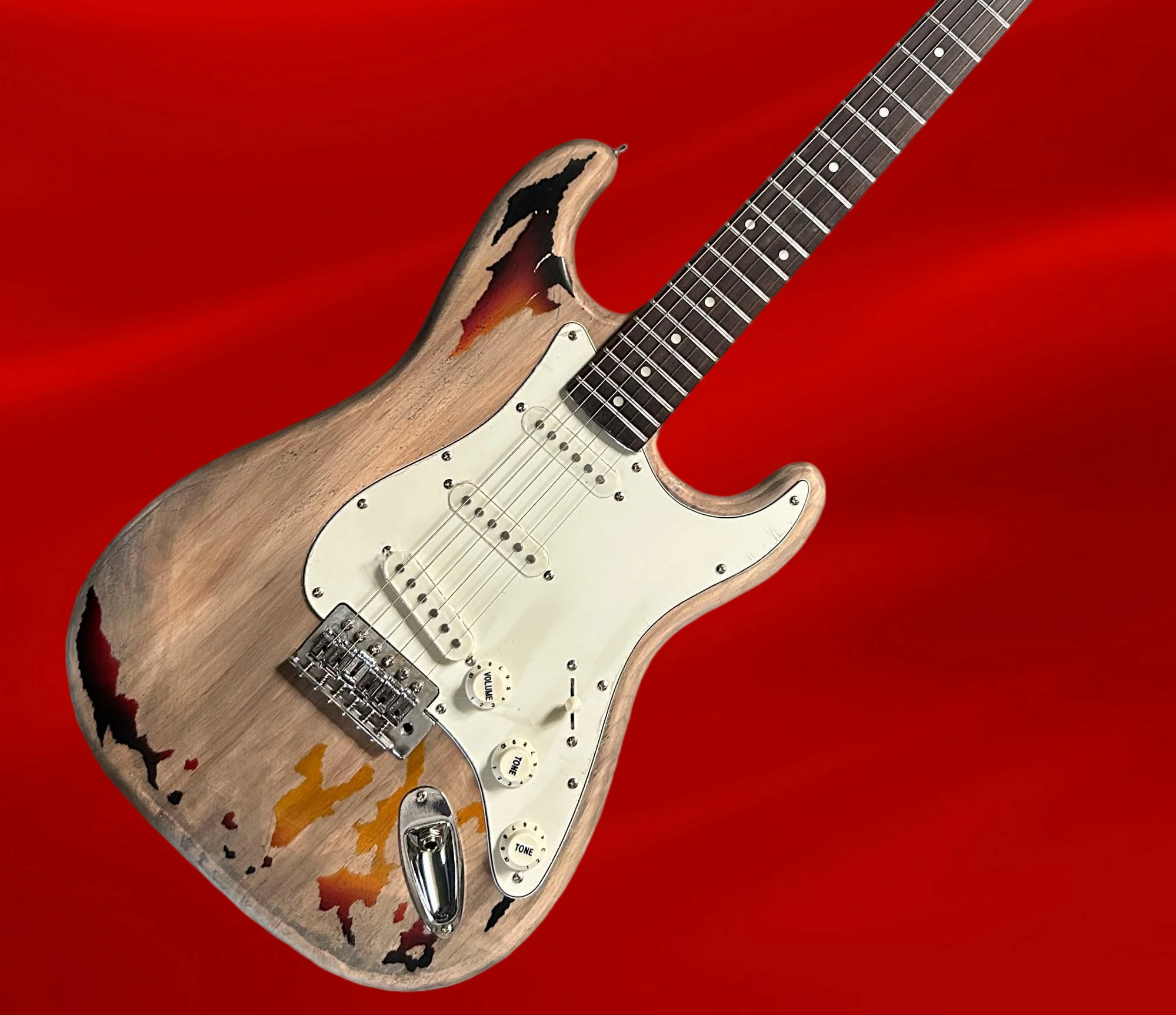 

2026 новые популярные предметы, гитара из старого дерева, звукосниматель из нержавеющей стали, кленовый гриф, подходящий насыщенный и мягкий тон