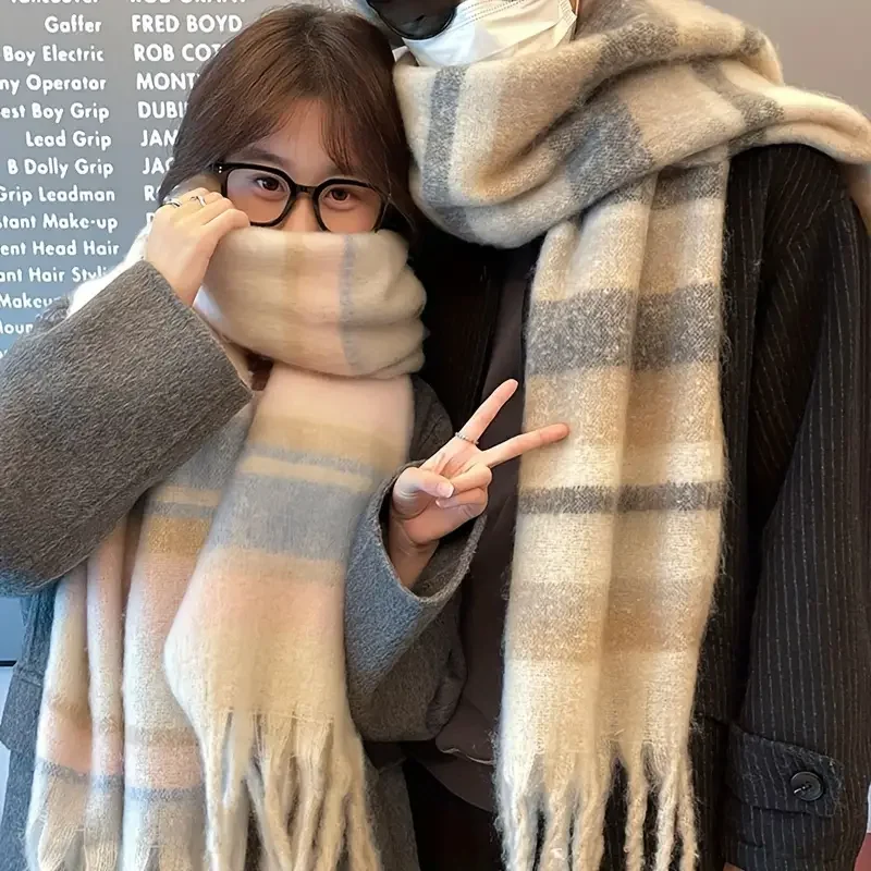 

Women's thickened winter scarf, a stylish and elegant color-blocking striped shawl, a versatile scarf for cold protection in aut