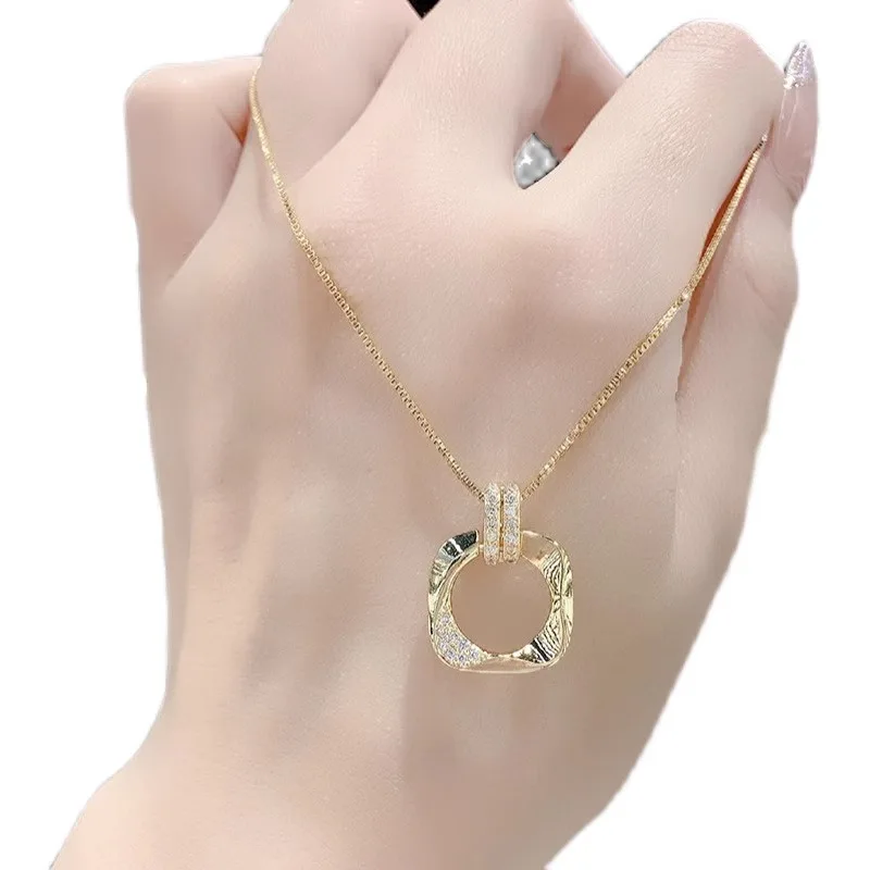 

Light Luxury Geometric Square Necklace Short Clavicle Chain Premium Atmospheric Necklace