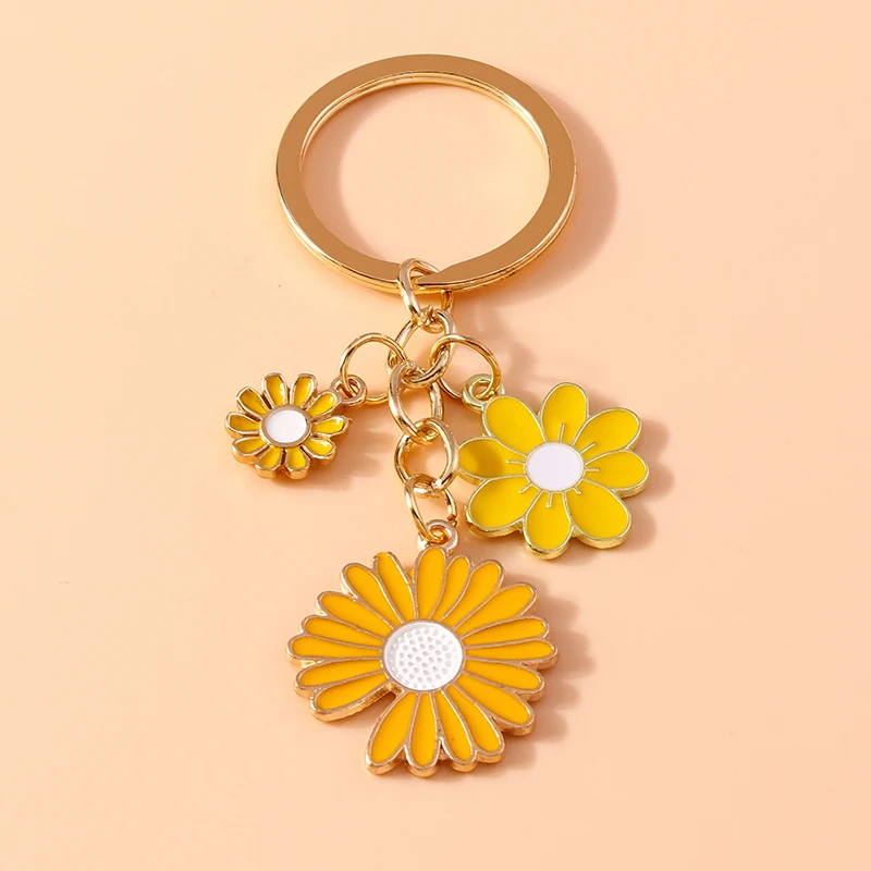 Cute Enamel Daisy Keychain Flower Keyring Pendants for Car Key Holder Women Girls Handbag Accessories Handmade Jewelry Gift