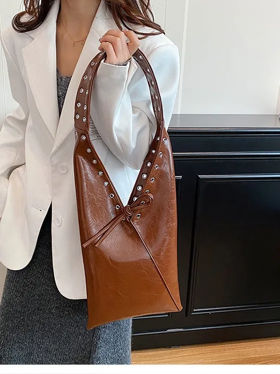2026 Fashionable Retro Casual Unique and Eye-Catching Leopard Print Handbag for Women Large Capacity Shoulder Strap Design