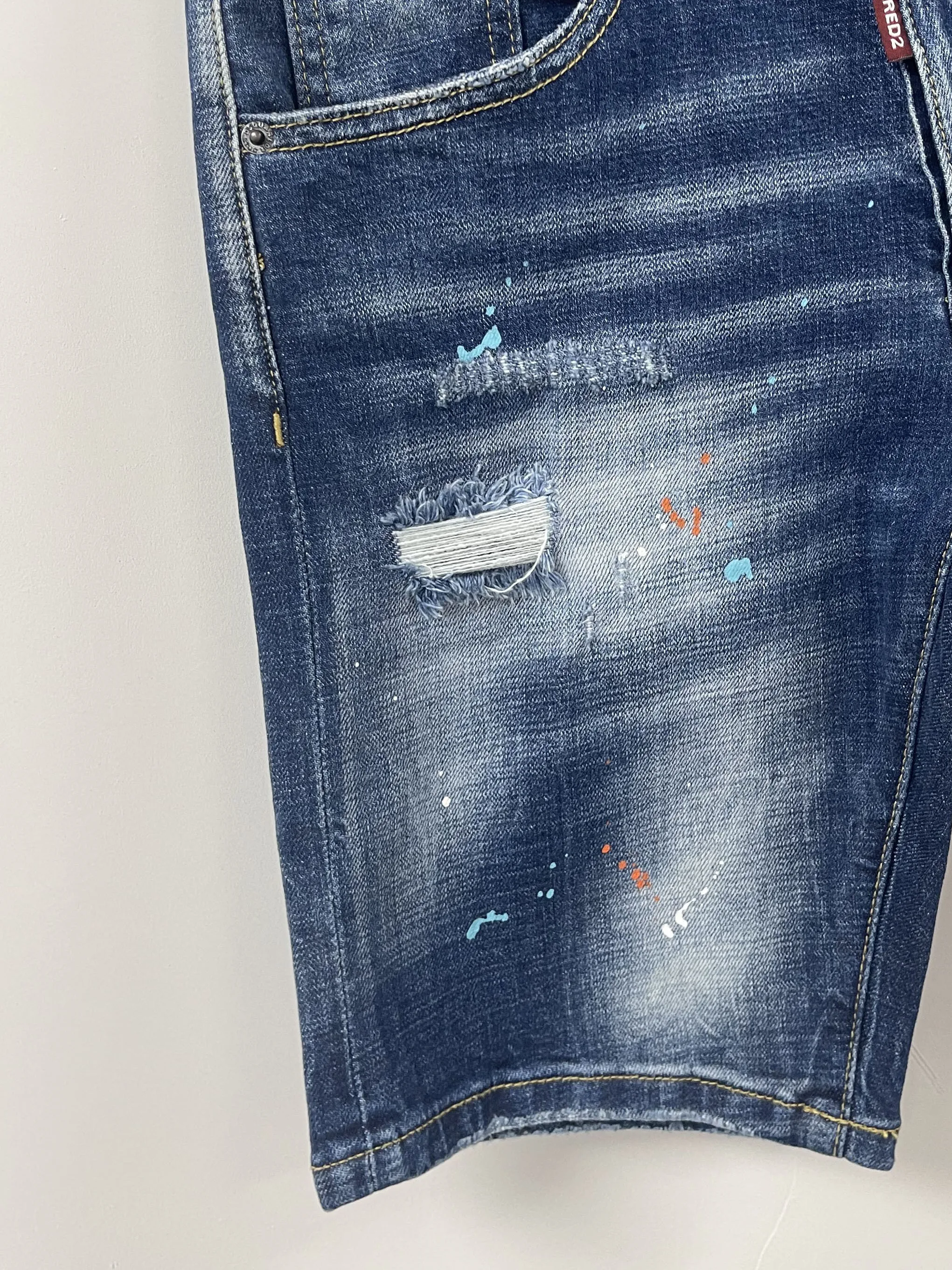 2024 Spring/Summer New D2 Jeans for Trendy Men, Washed, Worn, Patched, Embroidered, Slimming, Micro Elastic Denim Shorts for Men