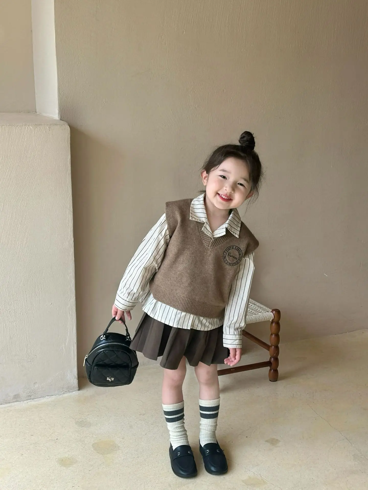 Girls Vests 2024 Autumn New Childrens Wear Korean Style Baby Girls Fashion College Style Embroidery Knitted Vests Casual Simple