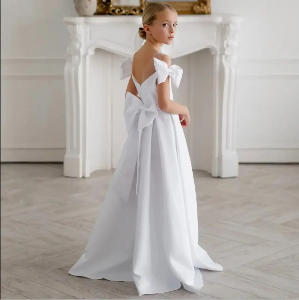 Białe sukienki dla dziewczynek z kwiatami Satynowe z kokardą Krótki rękaw na wesele Urodziny Bankiet Suknie Pierwszej Komunii Świętej