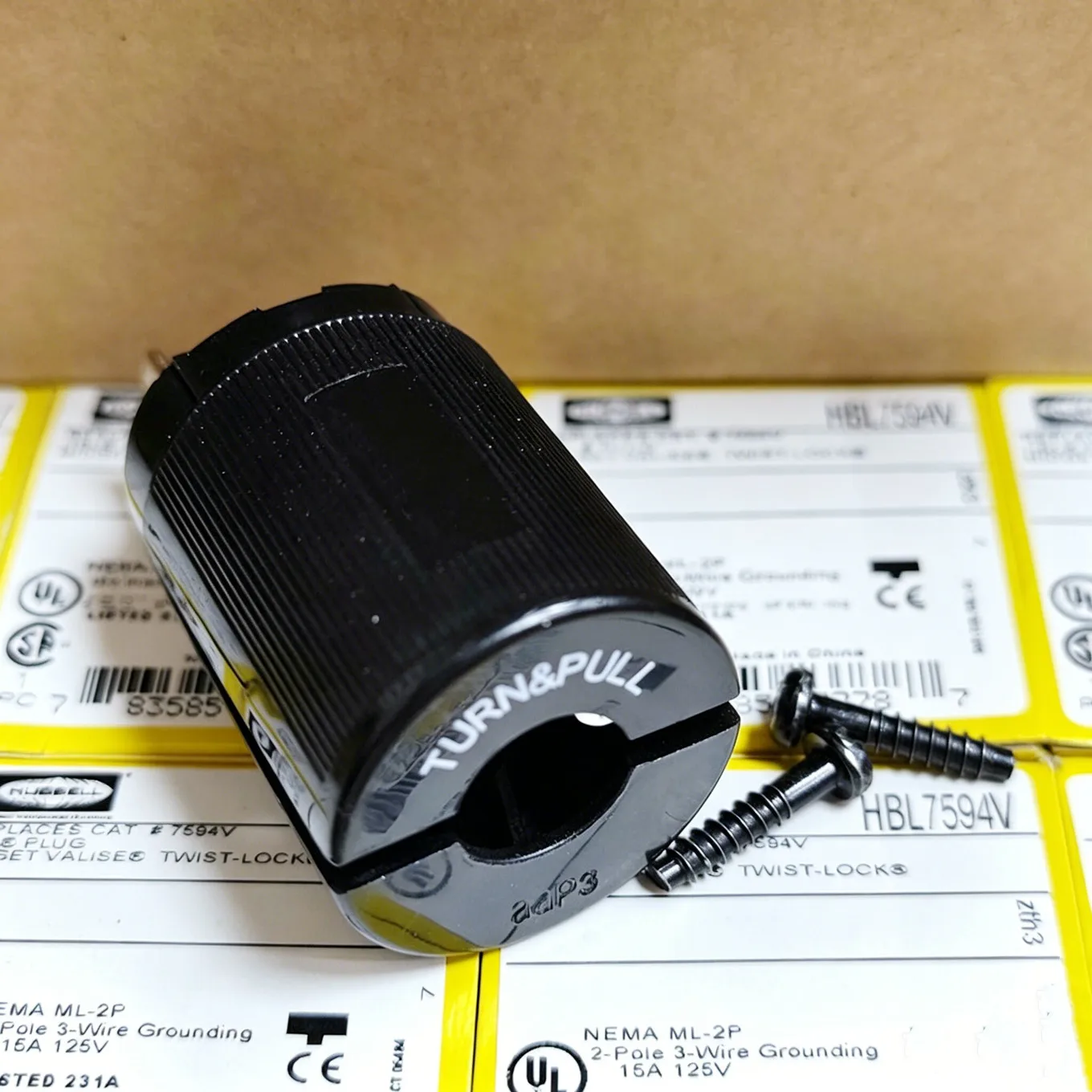 Original New 100% HBL7594V 15A 125VAC Male Plug Connector