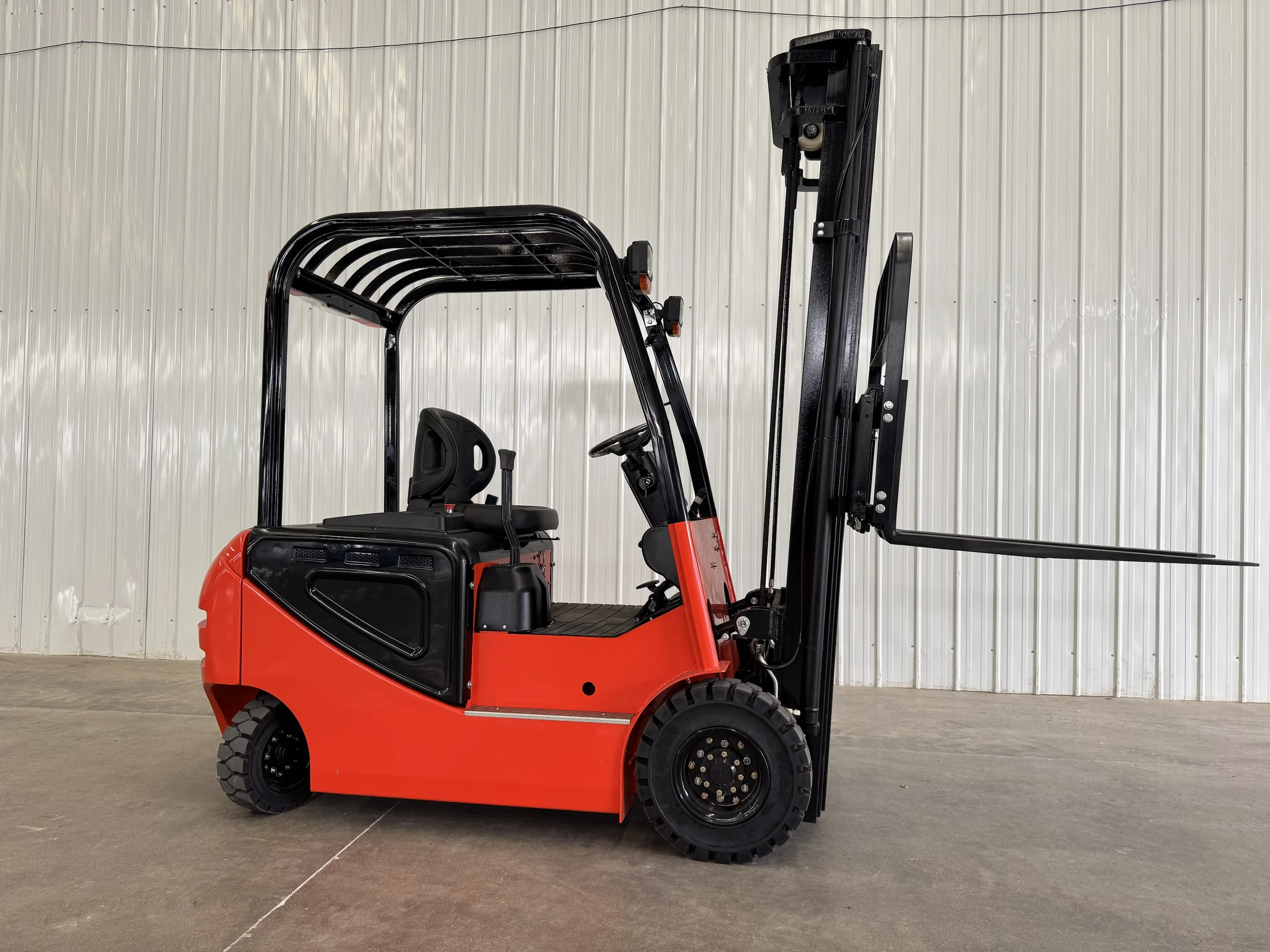 Small Forklift Truck Compact Mini Forklift Material Handling Machine for Warehouse Factory Agriculture Loading Work