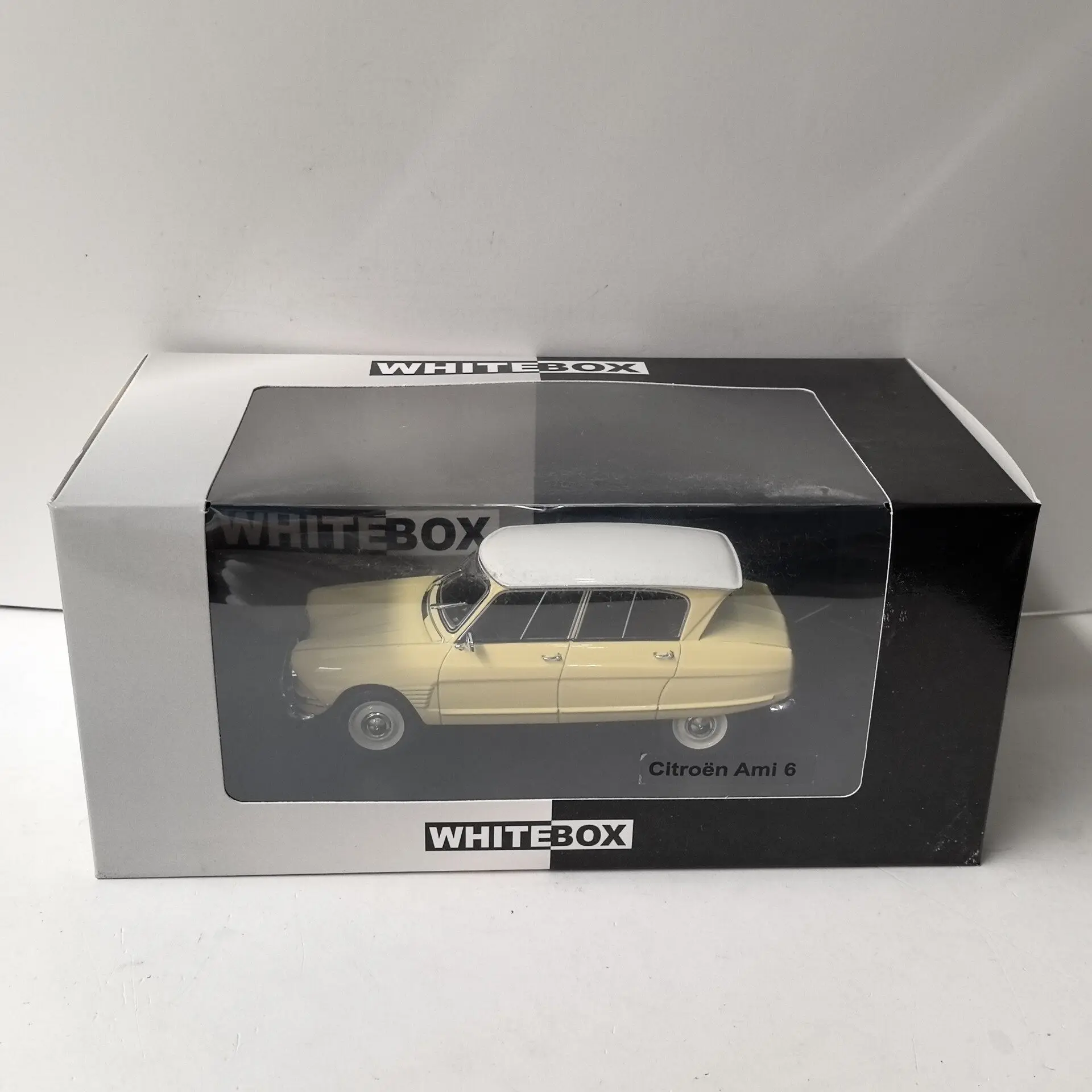 

Diecast WHITEBOX 1/24 Scale CITROEN AMI 6 W7 Alloy Car Model
