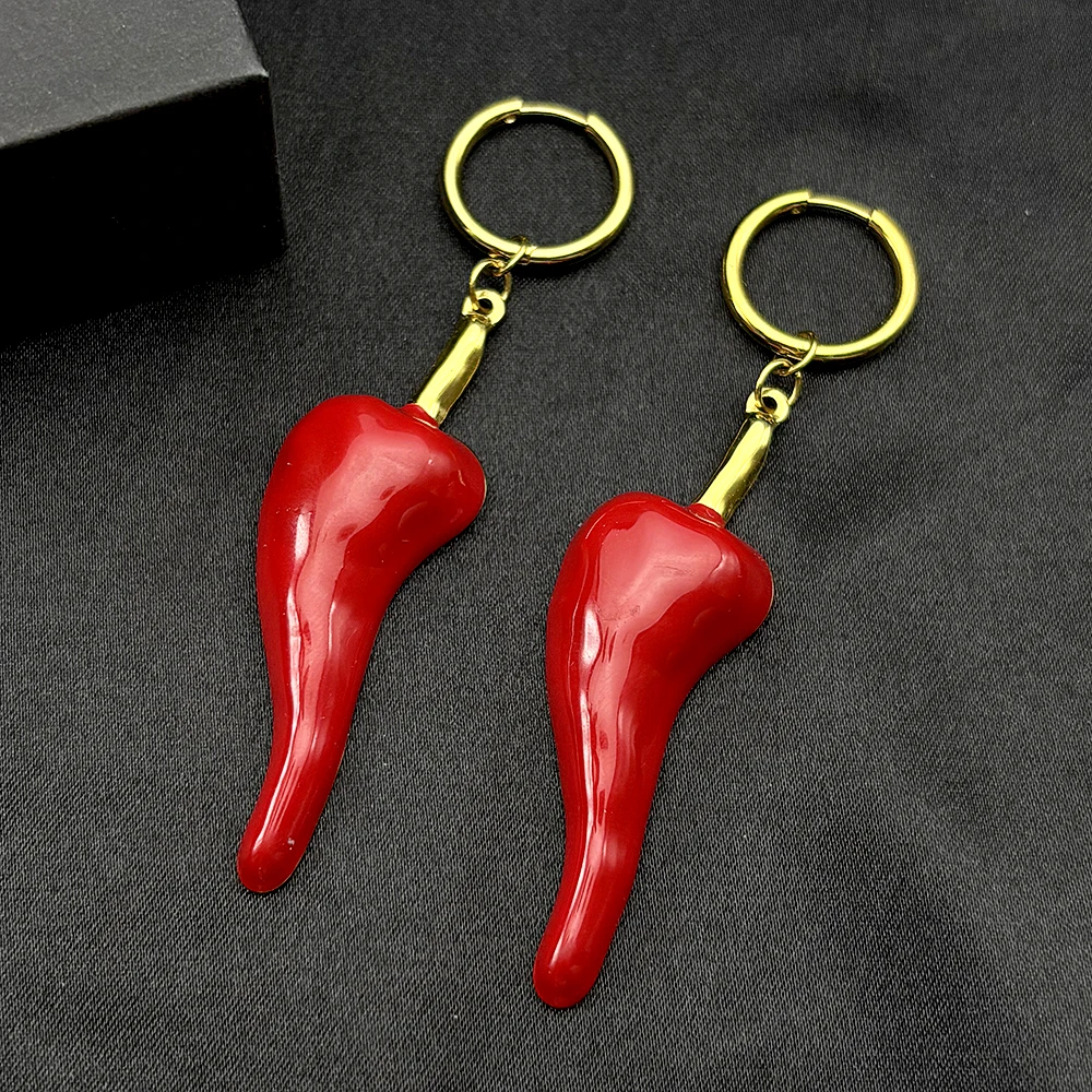 Pendientes rojos bonitos de pimiento frío para mujeres y hombres, esmalte de acero inoxidable, Color dorado, moda Y2K, colgante, accesorio de joyería para oreja
