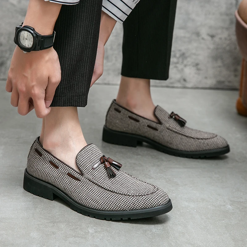 Size 38-48 Men Business Retro Fringed Shoes A Pair of Light Comfortable Breathable Fashionable Brown Leather Shoes Men