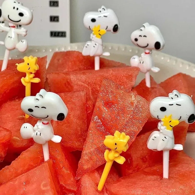 Cartoon three-dimensional pattern Snoopy new creative fashionable portable high-looking cute bento fruit fork for boys and girls