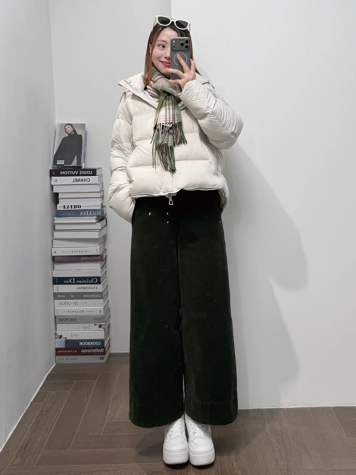 

Ультратеплый пуховик с капюшоном из высококачественного пуха, белый, устойчивый к холоду, повседневный, стильный.