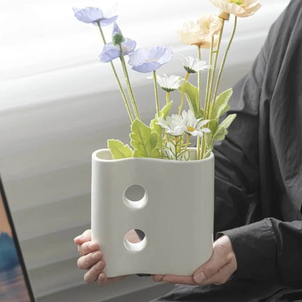 European Ceramic Vase Decoration Black and White Hollow Flower Arranger Ceramic Vase for Living Room and Office Home Decoration