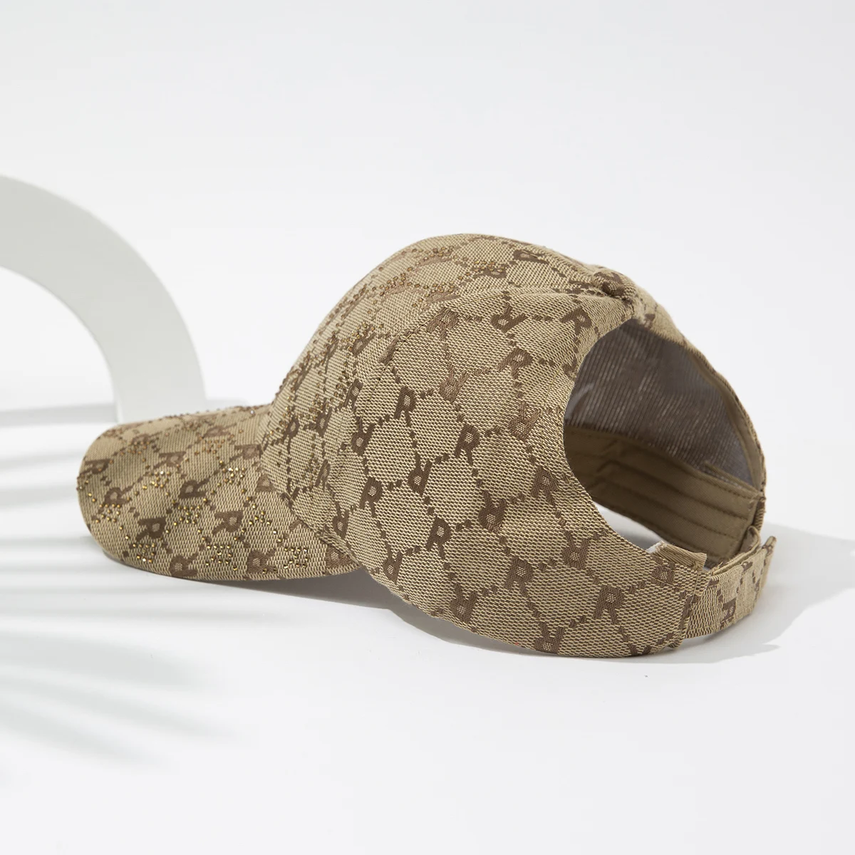 A Japanese-Style InS-Style Baseball Cap with Diamond R Logo and Exposed Ponytail Is Suitable for Women's Daily Outings