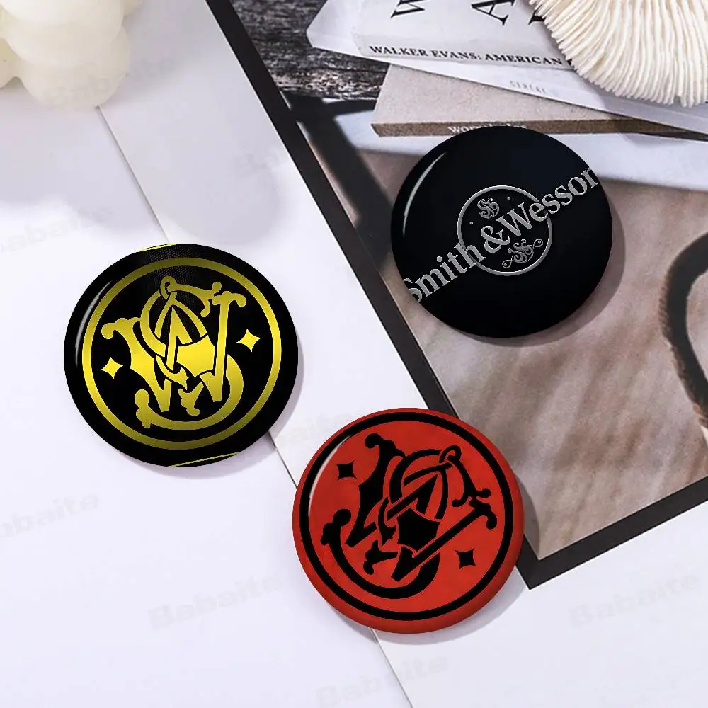 GUN SmithS W-WessonS Soft Button Pin Round Metal Badge Lapel Pin Parts Gift Friends Kid Jewelry