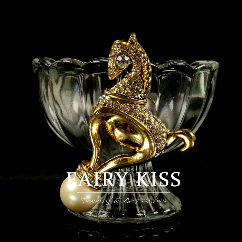 

Стильная брошь в средневековом стиле с изображением лошади, инкрустированная бриллиантами, простая и универсальная, для одежды, ювелирные украшения, аксессуары