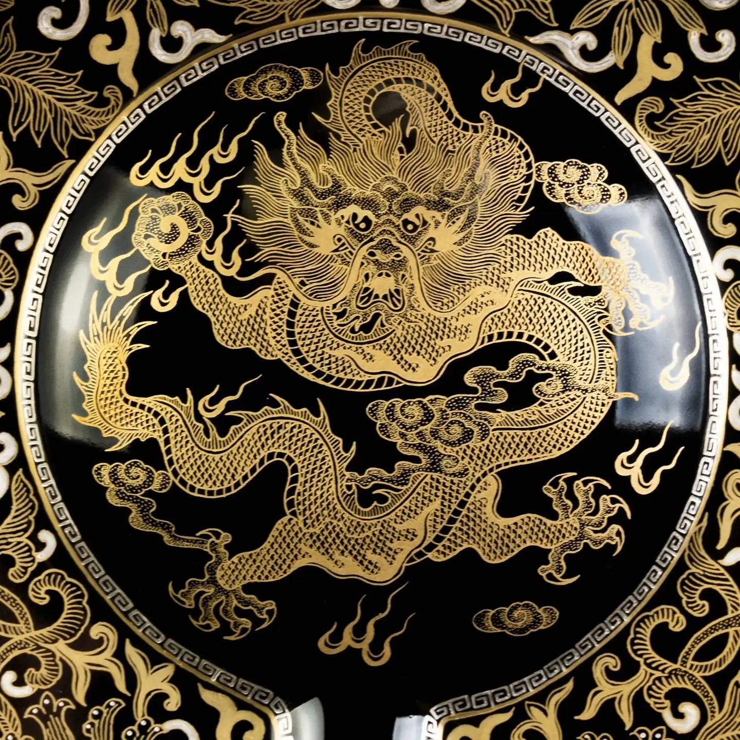 Holy Mountain Jingdezhen High-End Black Glaze With Gold Silver Inlaid Vine And Dragon Pattern Cigar Jar Ceramic Ornament Ashtray