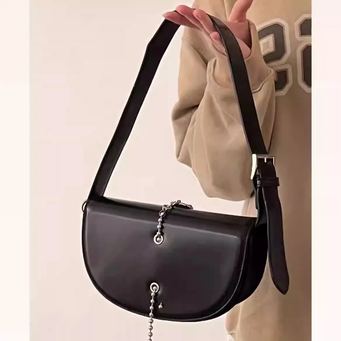 

Модная черная сумка-полумесяц для женщин, новинка 2026 года, трендовая, со съемной цепочкой, через плечо, повседневная, из искусственной кожи