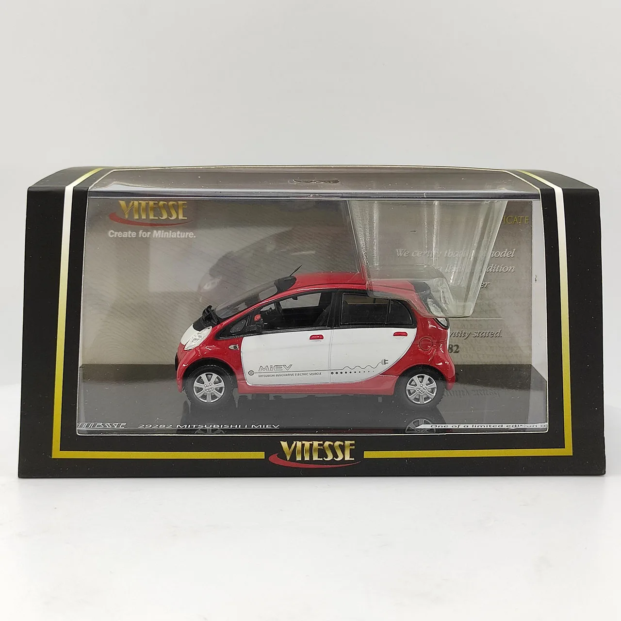 

Коробка с дефектом поверхности краски, потрескавшаяся литая под давлением VITESSE, масштаб 1:43, Mitsubishi I MiEV, модель автомобиля из красного и белого сплава, Коллекционная игрушка в подарок
