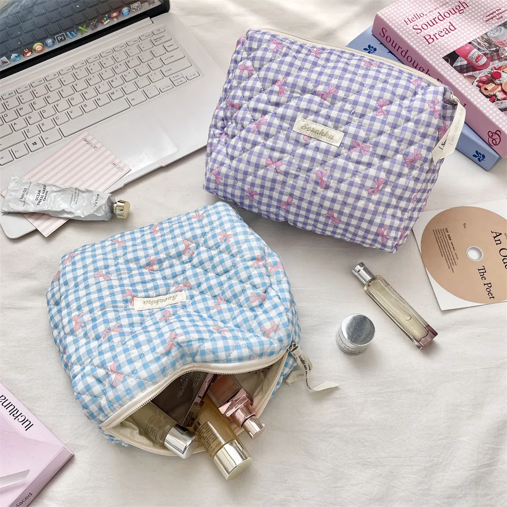 Vibrant Blue Purple Check Quilted Wash Bag Spacious Handheld Case Portable Skincare Organizer For Teenage Girls Travel Trips