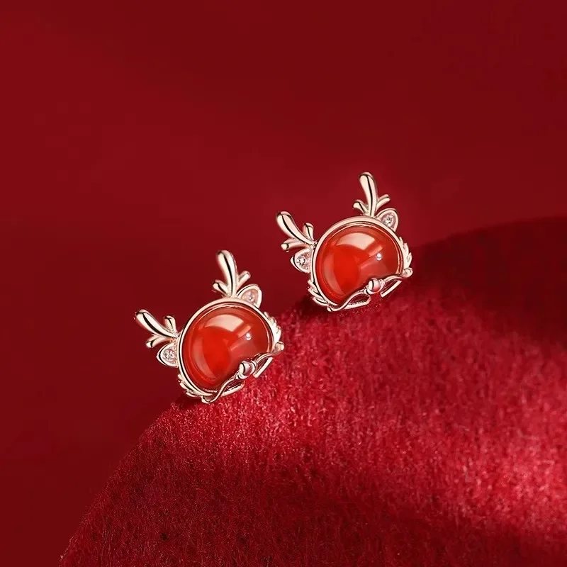 

Agate stud earrings are popular, high-end autumn and winter niche design, natal year earrings