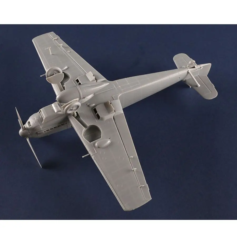 Hobbyboss الألمانية Messerschmitt Bf109E-4/TROP المقاتلة   أطقم منمذجة 81793 1/48