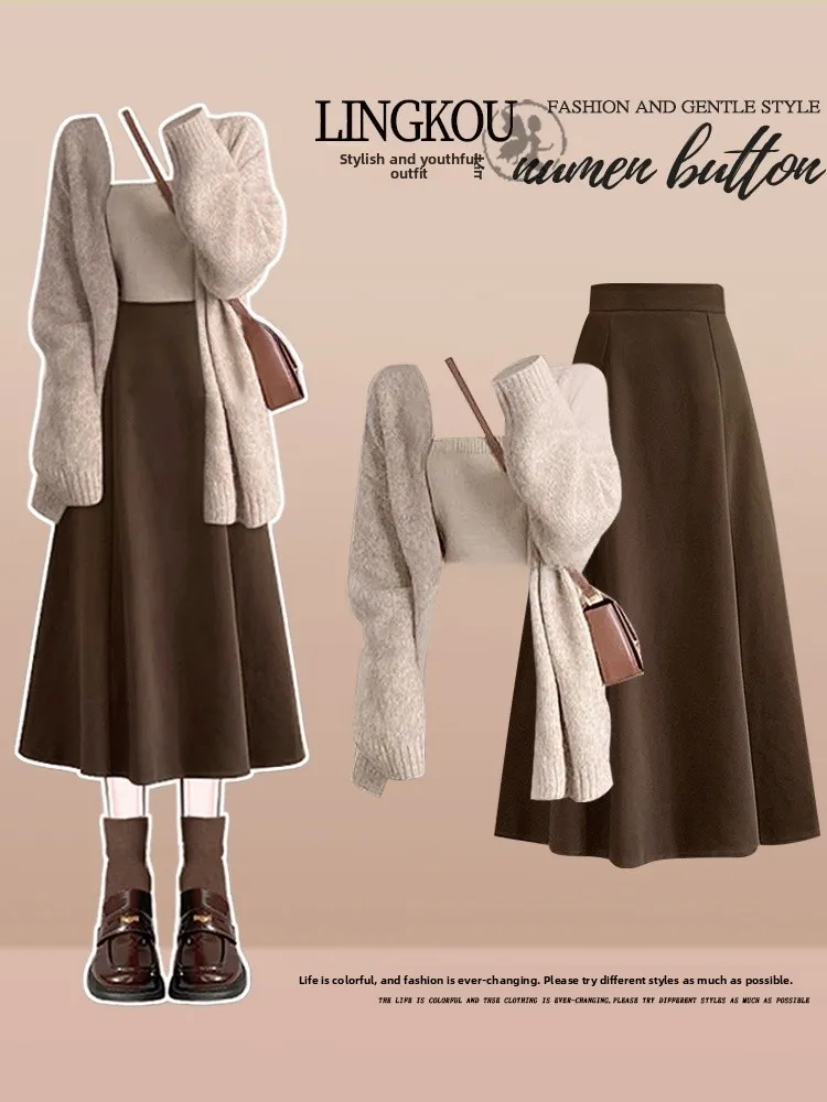 

Комплект из двух предметов: вязаная футболка с высокой талией и юбка. Женский базовый комплект для осени и зимы. Модный, облегающий, элегантный.