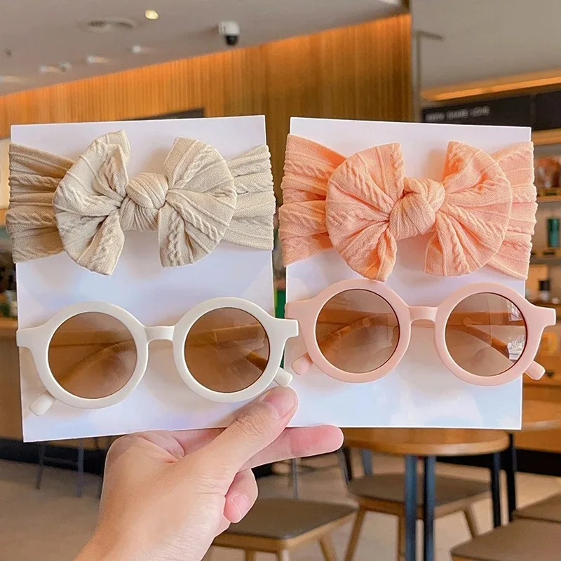 2 Teile/satz Neue Kinder Nette Farben Weiche Bowknot Breite Haarbänder Mode Runde Blume UV400 Sonnenbrille Set Kinder Haar Zubehör – Detail 2