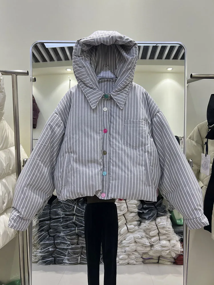 2025, Winter Neue Daunenjacke für Damen, kurzer Stil, abnehmbar, modisch, gestreift, bunte Knöpfe, weiße Ente, Daunenmantel