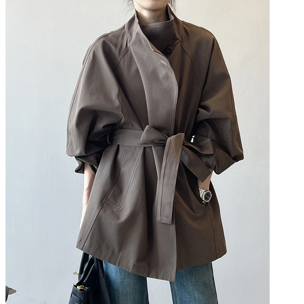 2025 Donne Autunno Khaki Trench Coat Stand Collare Donne Stile Allentato Cappotto Con Cintura Casaco Confortevole Feminino Nuovo Trench Femme