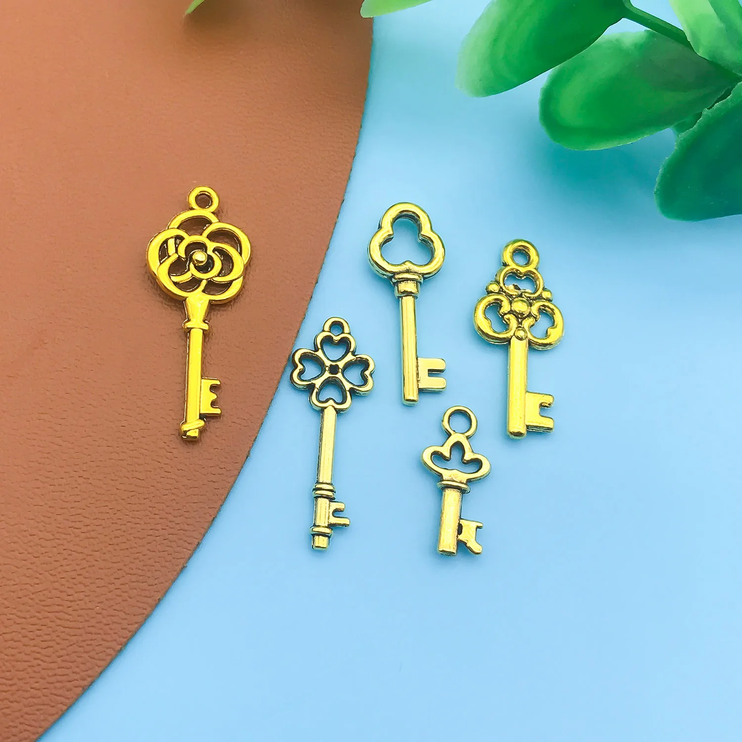 Mix 26pcs antique golden key pendant set alloy pendant, DIY bracelet pendant, back to school fashion jewelry accessories