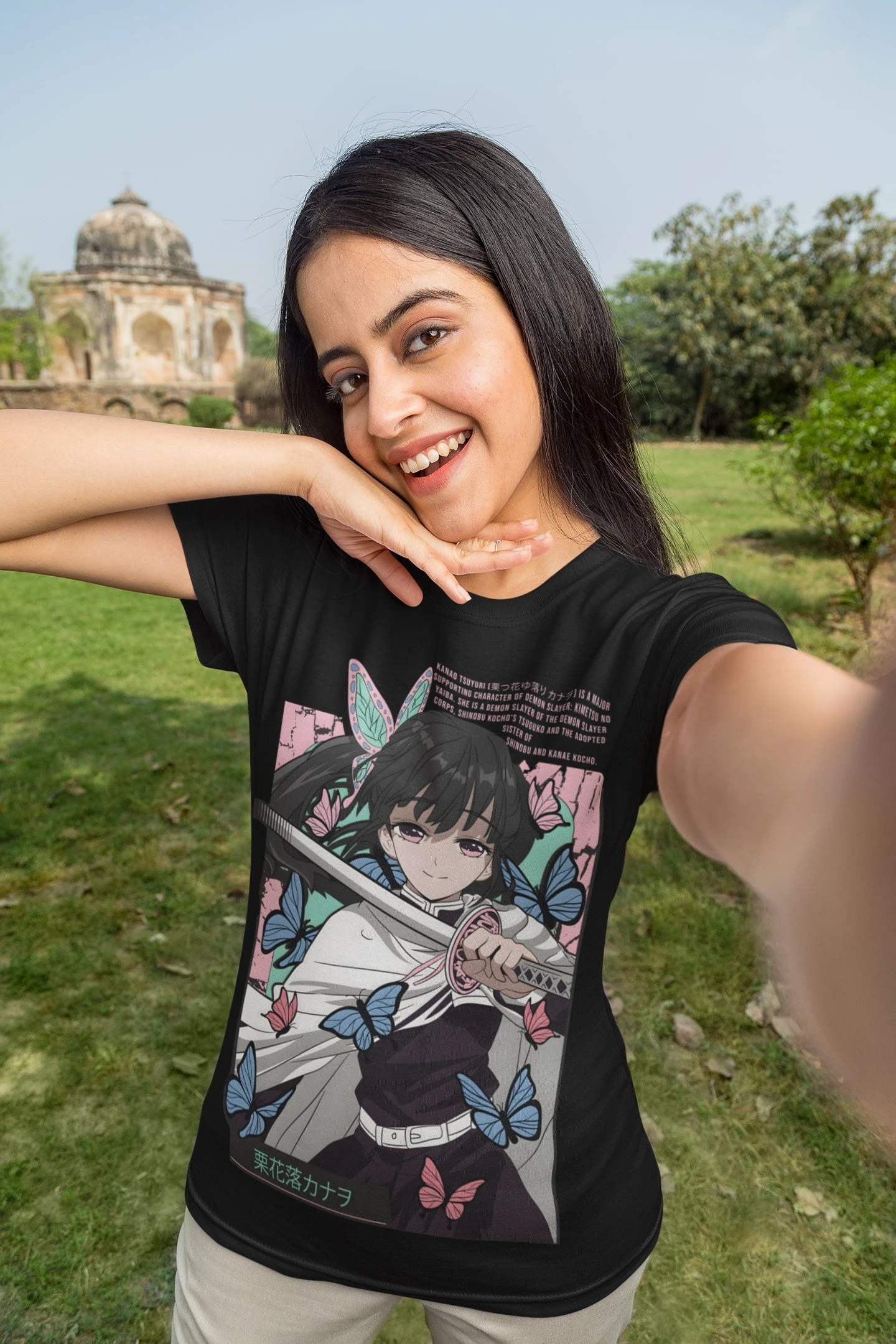 Verão 2026: Camiseta Solta Estampada 100% Algodão com Tema A Lâmina da Castanha Morta e A Queda de Chanel para Meninos e Meninas